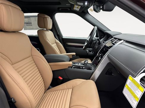 New 2026 Land Rover Discovery Limited Edition image 15