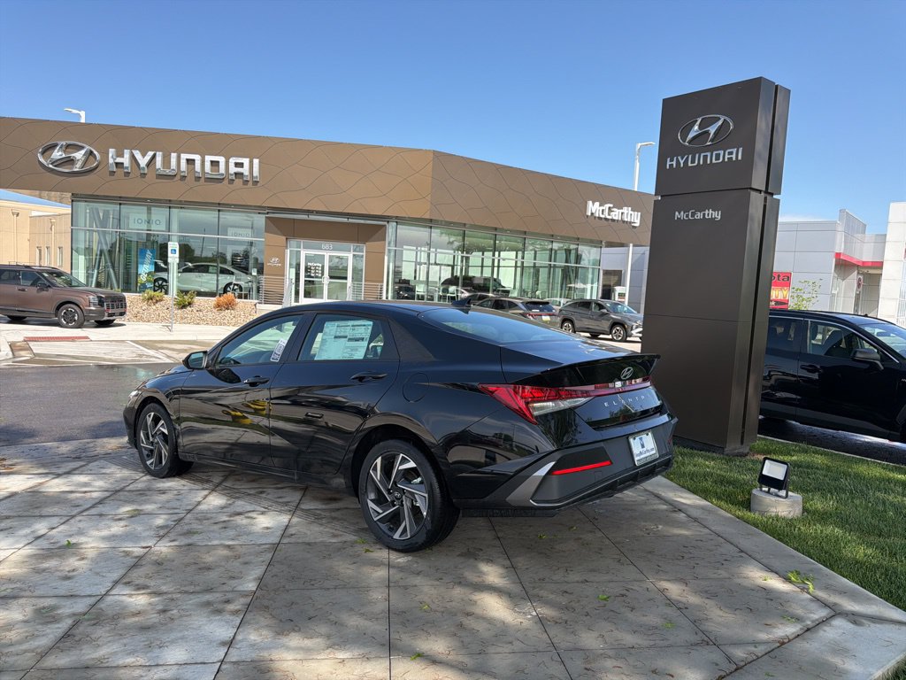 New 2025 Hyundai Elantra SEL FWD image 3