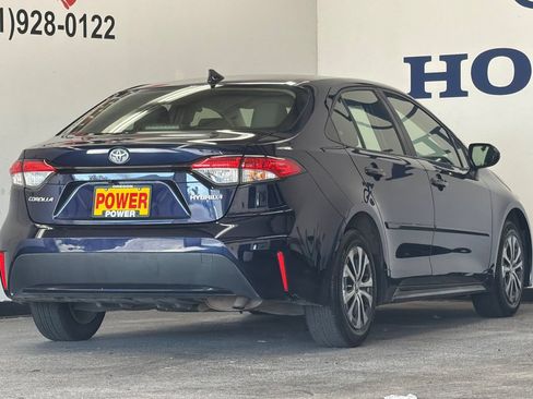 Used 2022 Toyota Corolla LE FWD image 3