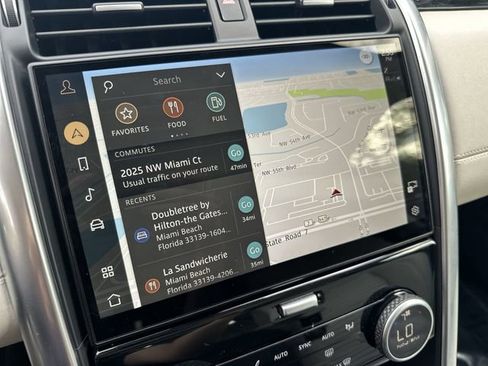 Used 2025 Land Rover Discovery S image 20