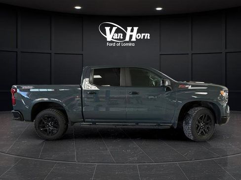 Used 2025 Chevrolet Silverado 1500 LT Trail Boss w/ LT Trail Boss Premium Package AWD/4WD image 2