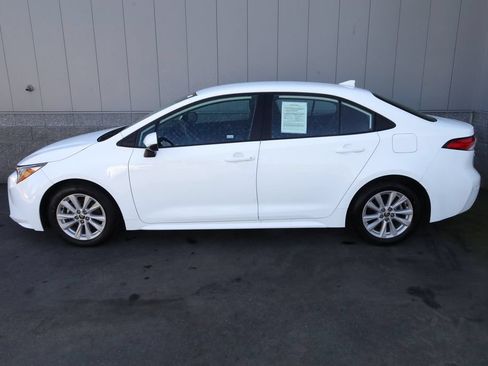 Used 2024 Toyota Corolla LE w/ LE Convenience Package FWD image 2