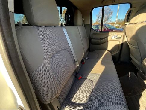 Used 2019 Nissan Frontier SV image 30
