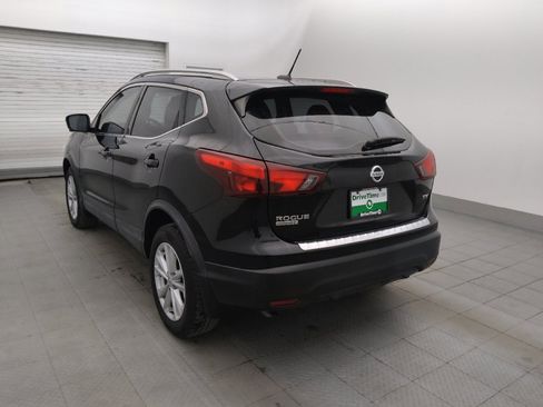 Used 2018 Nissan Rogue Sport SV w/ SV Technology Package FWD image 5