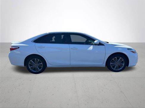 Used 2017 Toyota Camry SE image 6
