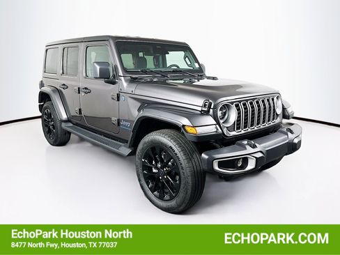 Used 2025 Jeep Wrangler Sahara image 1