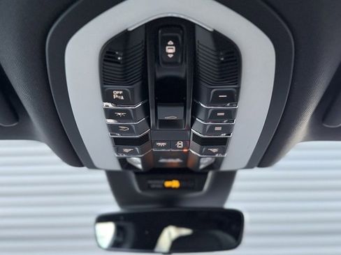 New 2026 Porsche Macan image 29