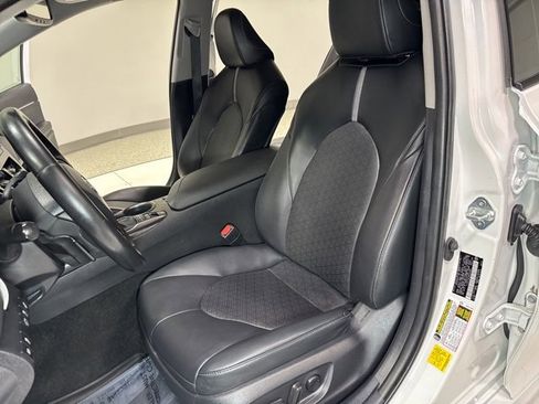 Used 2022 Toyota Camry XSE image 13