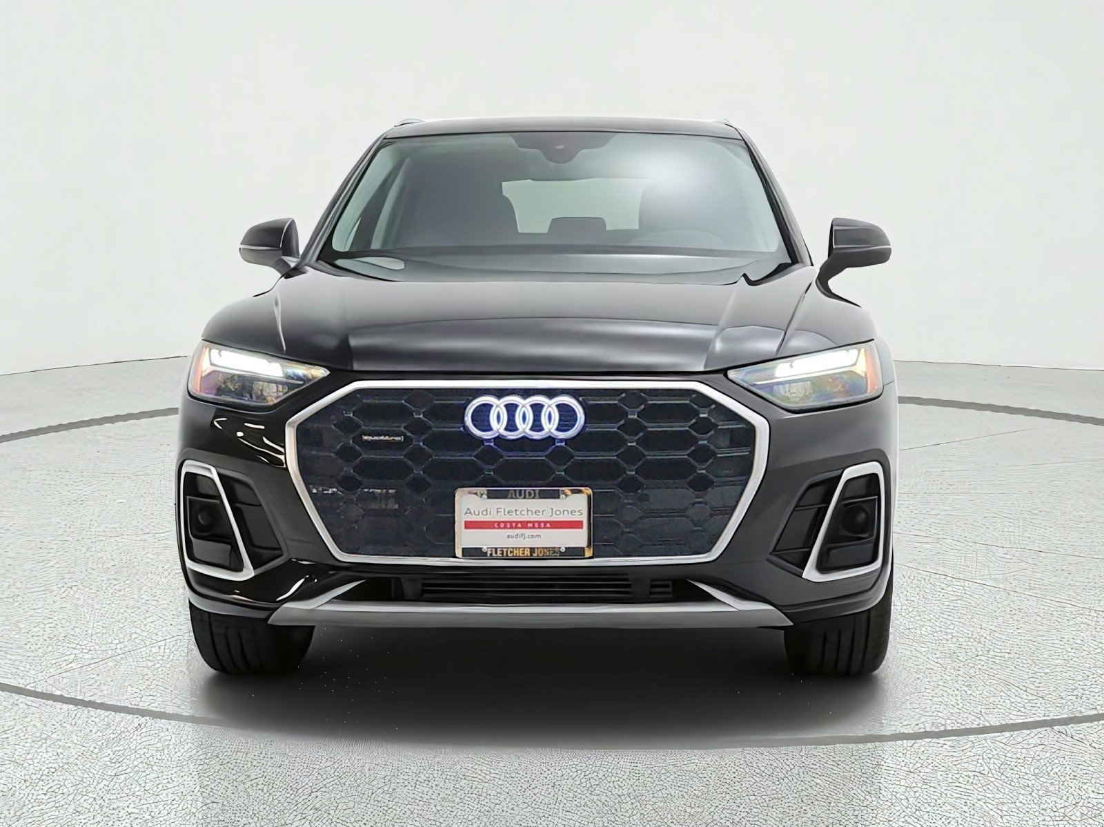 Used 2023 Audi Q5 2.0T Premium w/ Convenience Package AWD/4WD image 2