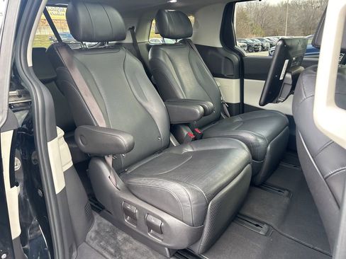 Used 2022 Kia Carnival SX Prestige image 48