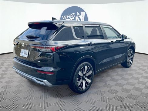 New 2025 Mitsubishi Outlander SE image 7