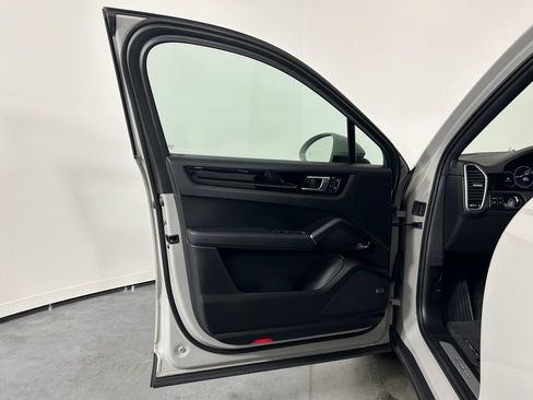 Certified 2023 Porsche Cayenne Coupe AWD/4WD image 15