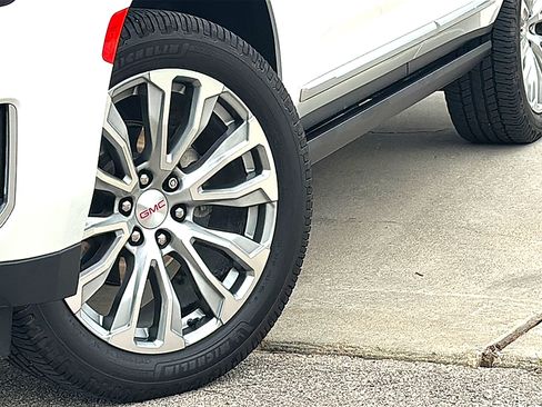 Used 2022 GMC Yukon Denali AWD/4WD image 3