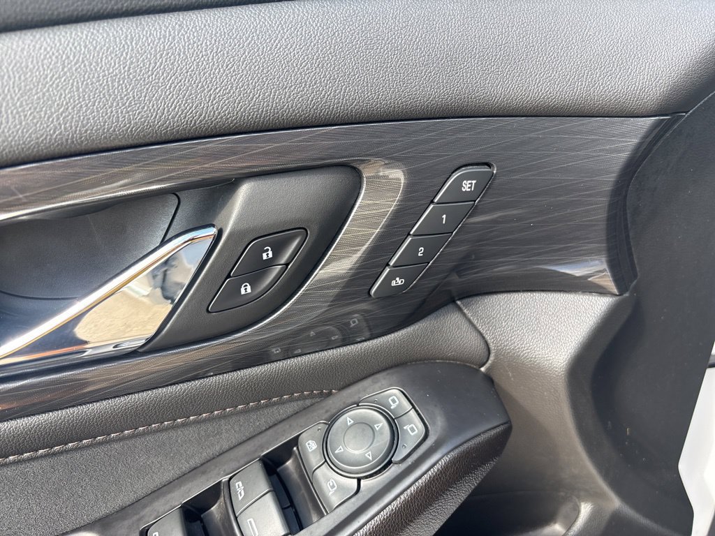 Used 2023 Chevrolet Traverse High Country FWD image 14