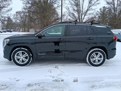 Used 2022 GMC Terrain SLE w/ Driver Convenience Package image 3