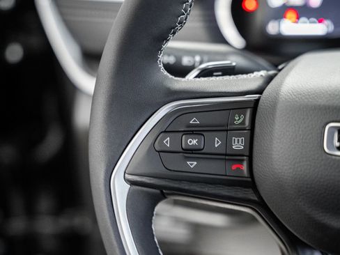 New 2025 Jeep Grand Cherokee Altitude image 26