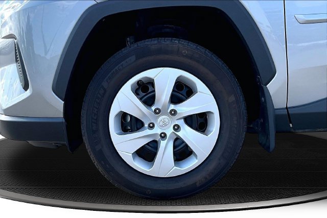 Used 2025 Toyota RAV4 LE AWD/4WD image 34