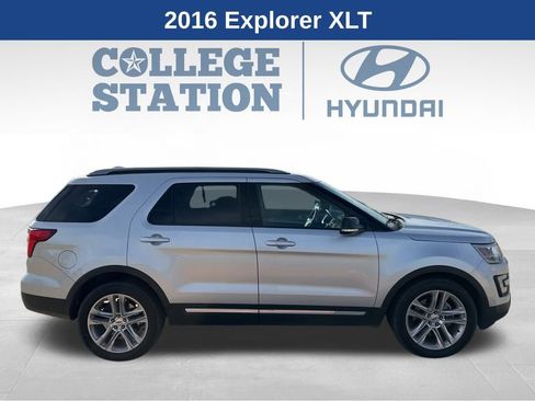 Used 2016 Ford Explorer XLT w/ Equipment Group 202A image 2