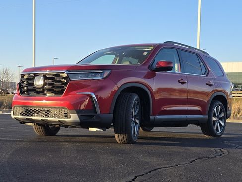 New 2025 Honda Pilot Touring image 18