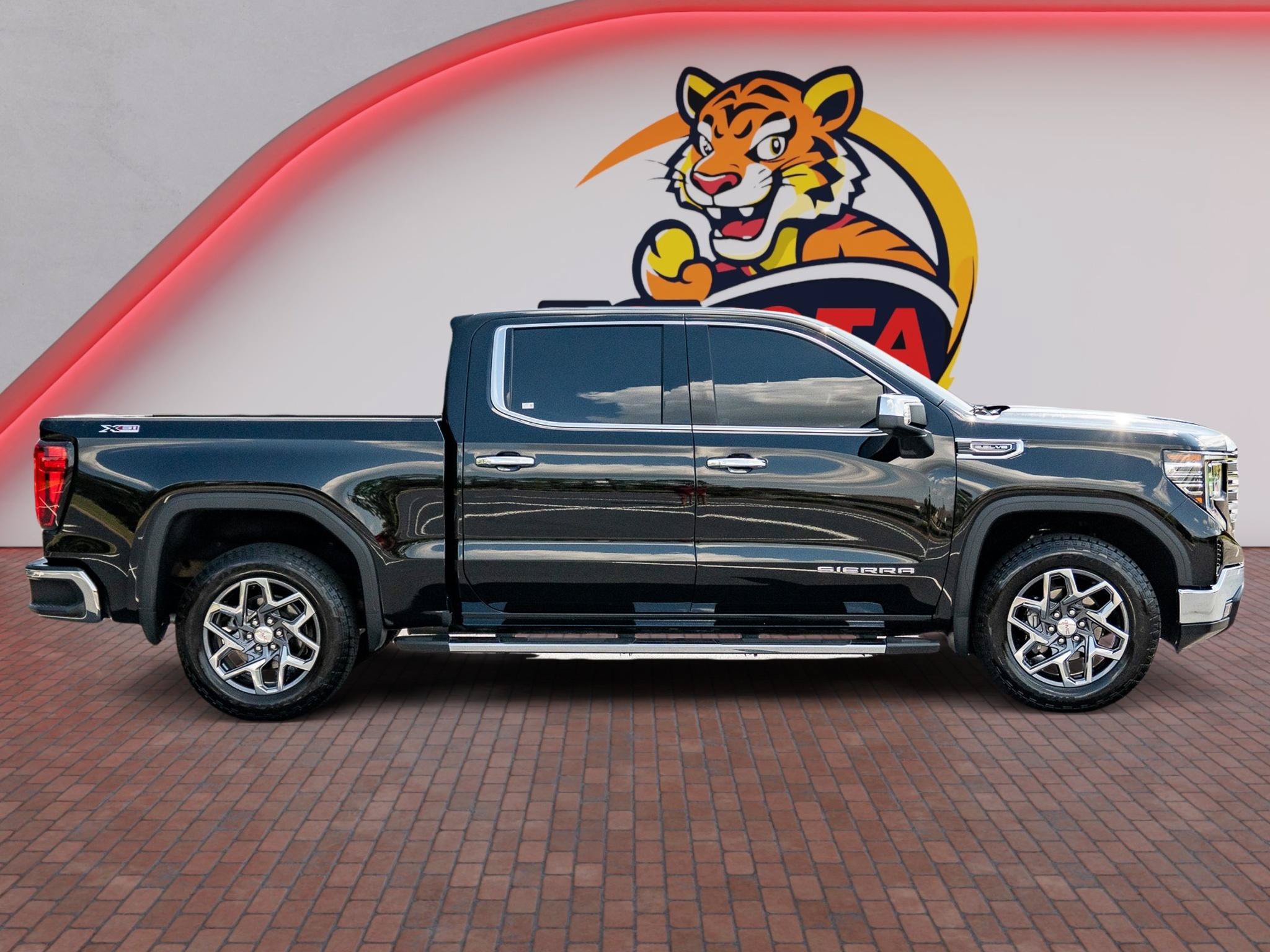 Used 2026 GMC Sierra 1500 SLT w/ SLT Convenience Package AWD/4WD image 4