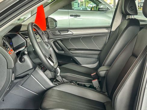 Used 2023 Volkswagen Tiguan SE image 17