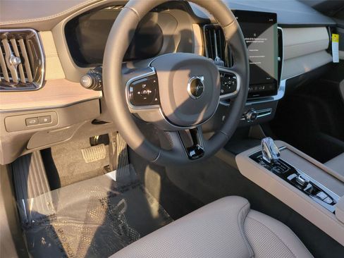 New 2026 Volvo XC90 T8 Ultra w/ Protection Package Premier AWD/4WD image 9