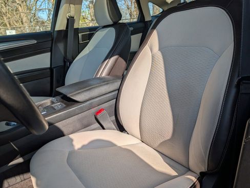 Used 2020 Ford Fusion SE w/ Equipment Group 151A image 18