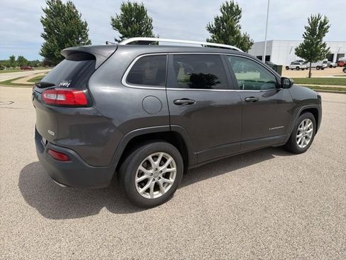 Used 2016 Jeep Cherokee Latitude w/ Comfort/Convenience Group FWD image 3