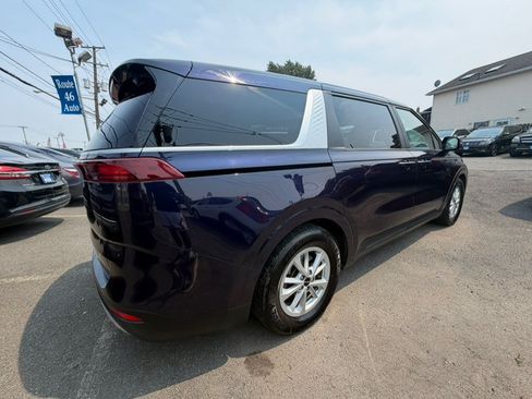 Used 2022 Kia Carnival LX FWD image 5