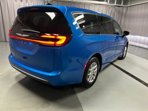 New 2026 Chrysler Pacifica Select image 7