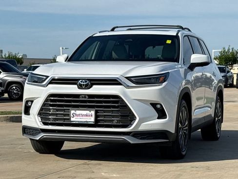 Used 2025 Toyota Grand Highlander AWD Hybrid image 3