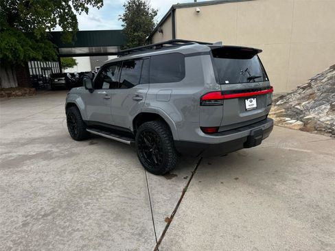 Used 2024 Lexus GX 550 w/ Accessory Package (31) image 5