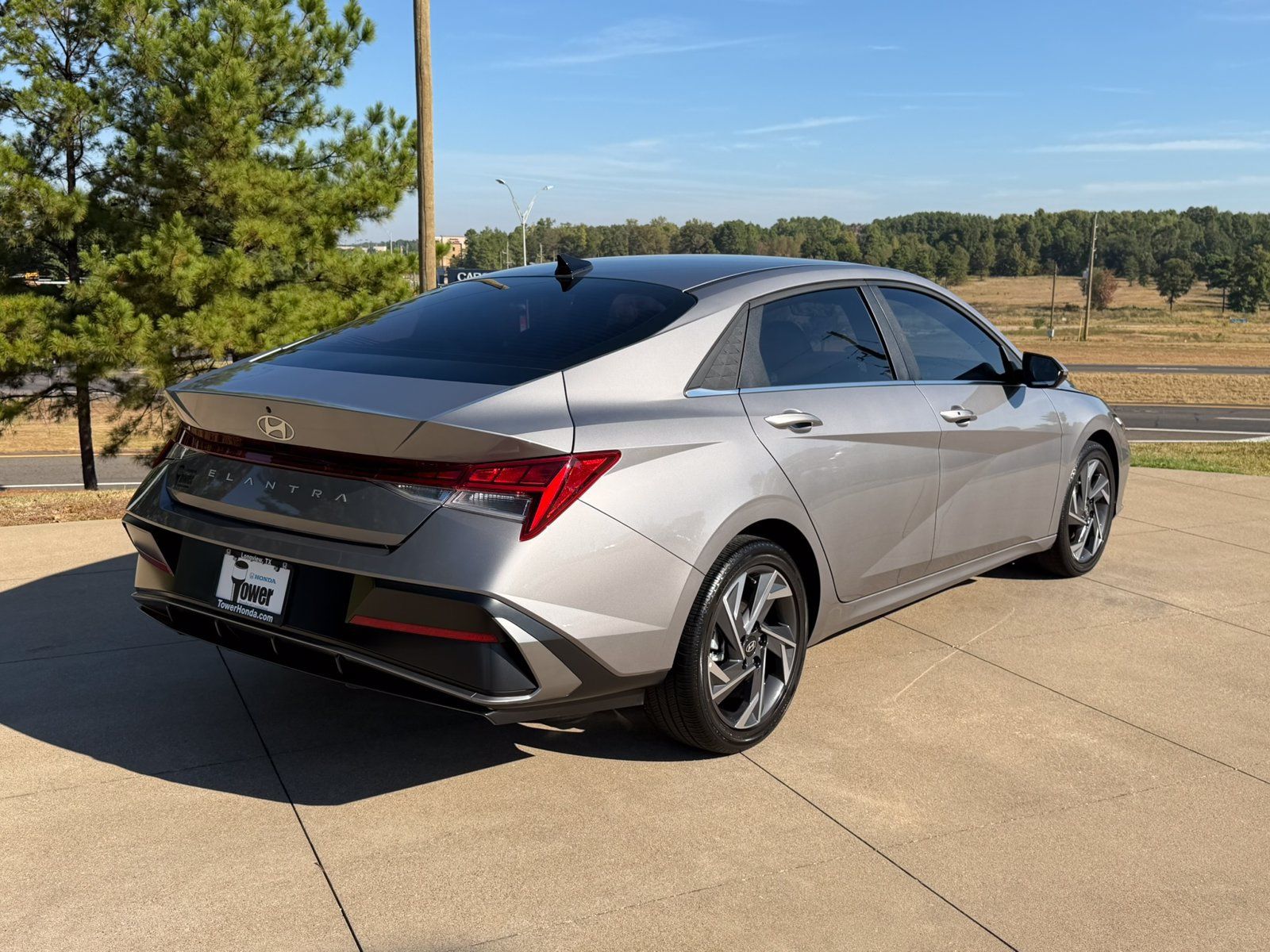Used 2025 Hyundai Elantra SEL FWD image 6
