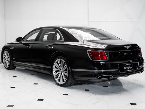 Used 2024 Bentley Flying Spur W12 image 3