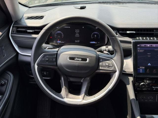Used 2023 Jeep Grand Cherokee L Limited AWD/4WD image 17