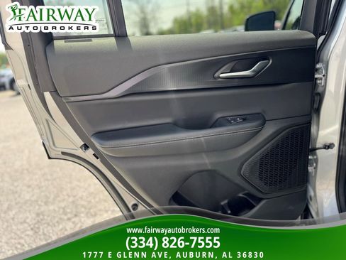 Used 2025 Jeep Grand Cherokee Altitude image 29