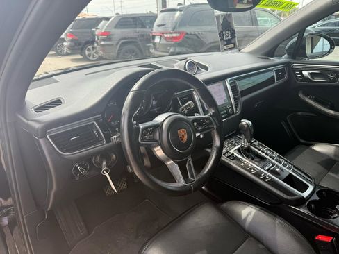 Used 2018 Porsche Macan AWD/4WD image 8