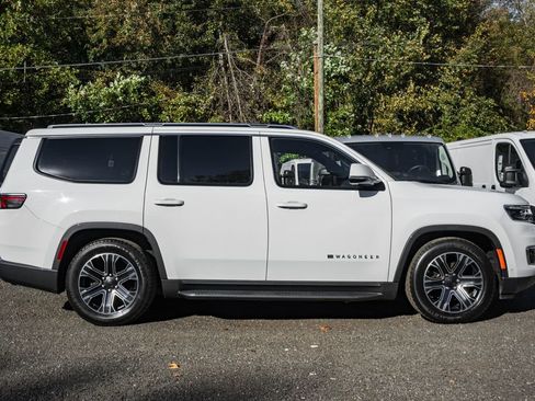 Used 2022 Jeep Wagoneer Series III image 2