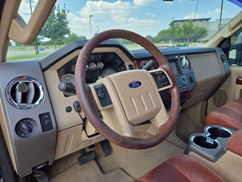 Used 2010 Ford F250 4x4 Crew Cab Super Duty image 2