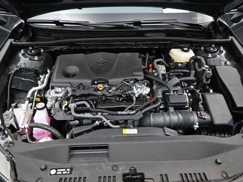 Used 2025 Toyota Camry SE image 18