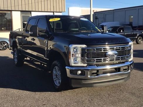 Used 2025 Ford F250 XLT image 3