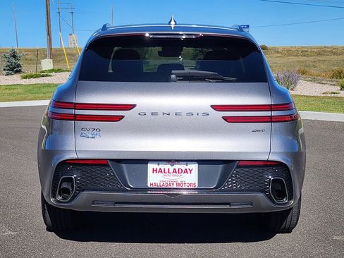 Used 2022 Genesis GV70 2.5T w/ Advanced Package image 4