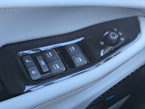 Used 2021 Jeep Grand Cherokee L Overland w/ Luxury Tech Group IV AWD/4WD image 24