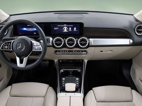 Used 2023 Mercedes-Benz GLB 250 image 16