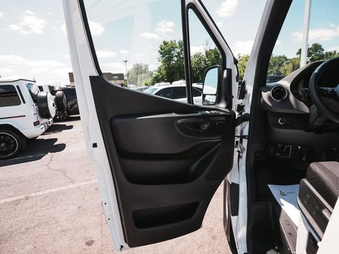 Used 2026 Mercedes-Benz Sprinter 2500 image 10