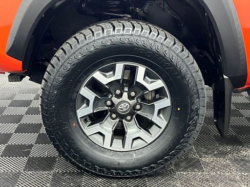 Used 2018 Toyota Tacoma TRD Off-Road image 10