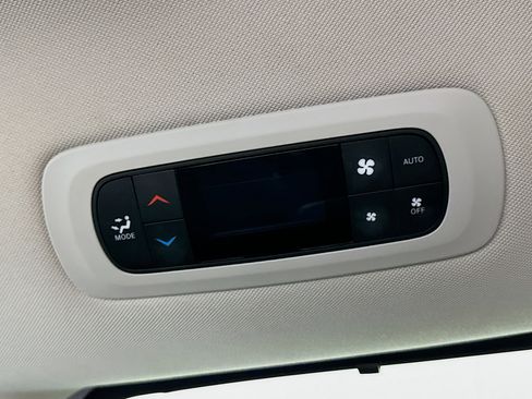 Used 2023 Chrysler Pacifica Touring-L FWD image 26