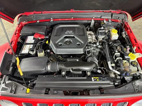 Used 2019 Jeep Wrangler Unlimited Sahara w/ Dual Top Group AWD/4WD image 36