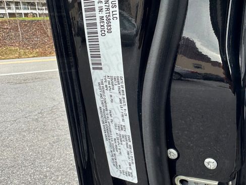 Used 2024 Jeep Compass Limited w/ Sun and Sound Group image 27