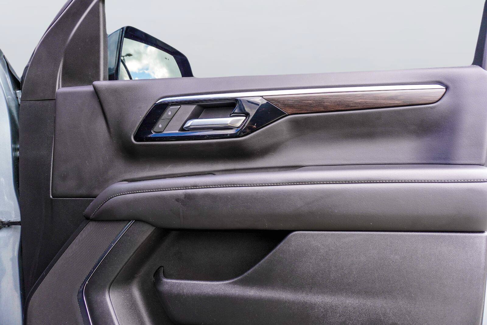 Used 2025 Chevrolet Tahoe Z71 AWD/4WD image 17